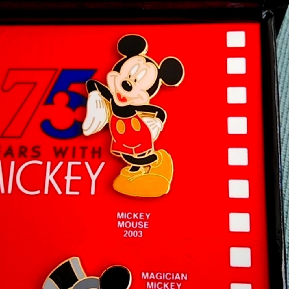 COPY - DISNEY 75 YEARS WITH MICKEY PIN SET - Picture 5 of 8